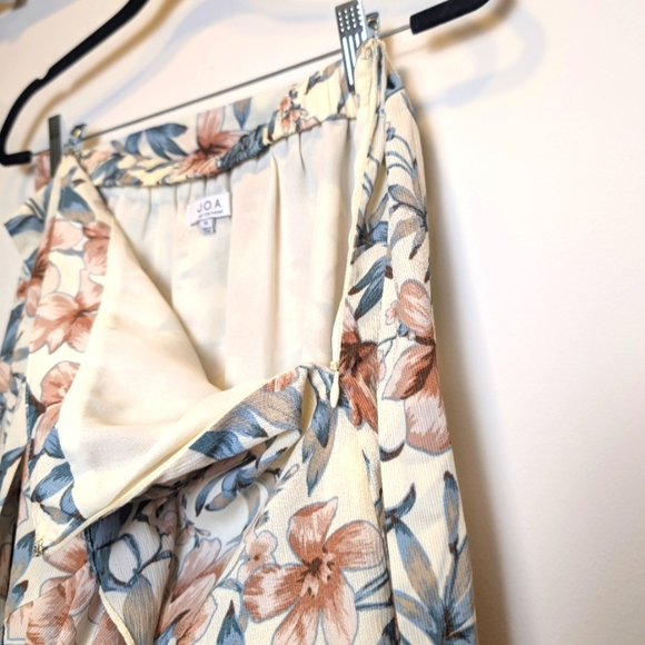 J.O.A. Ivory, Blue, Pink Floral Faux Wrap Ruffle Skirt Size Medium - Picture 5 of 7